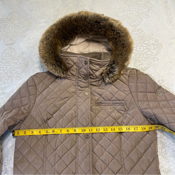 Calvin Klein Quilted Coat In Beige Tan With Faux Fur Trim Hood Size Medium - Picture 8 of 11